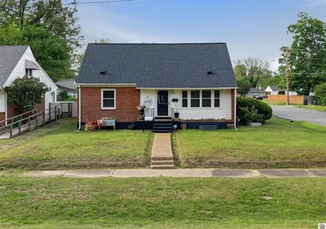 Homes for sale in Paducah, KY | 2501 Harrison St, Paducah, KY 42001 | MLS# 26017146
