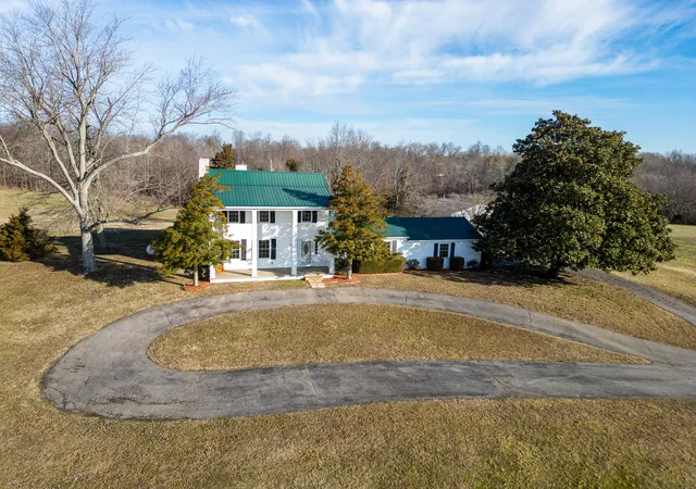 Homes for sale in Mayfield, KY | 305 Simpkins Ln, Mayfield, KY 42066 | MLS# 26017806