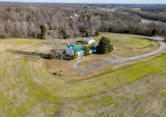 Homes for sale in Mayfield, KY | 305 Simpkins Ln, Mayfield, KY 42066 | MLS# 26017806