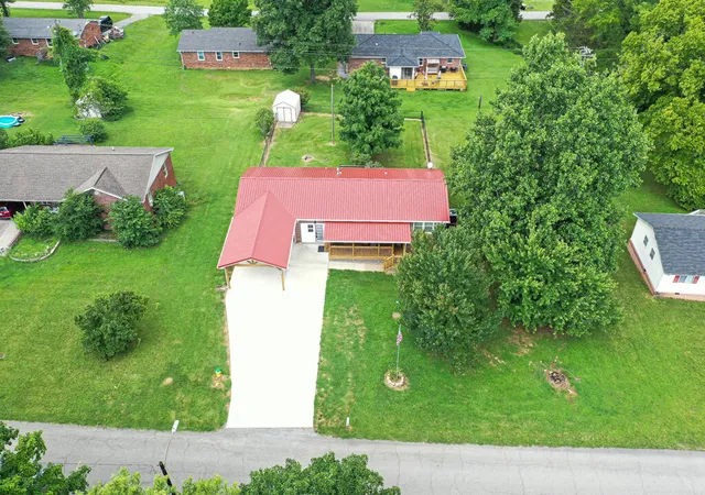 Homes for sale in Cadiz, KY | 145 Wharton Rd, Cadiz, KY 42211 | MLS# 26016566