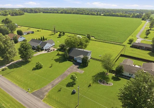 Homes for sale in Murray, KY | 860 Oaks Country Club Rd, Murray, KY 42071 | MLS# 26017492