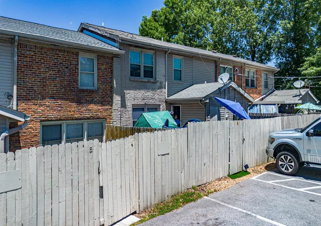 Homes for sale in Paducah, KY | 6235 Benton Rd #4, Paducah, KY 42003 | MLS# 26017125