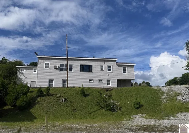 Listing Photo 2 - Condo for sale in building located at 42 Meadowlark Ln, Eddyville, KY 42038 - Unit #