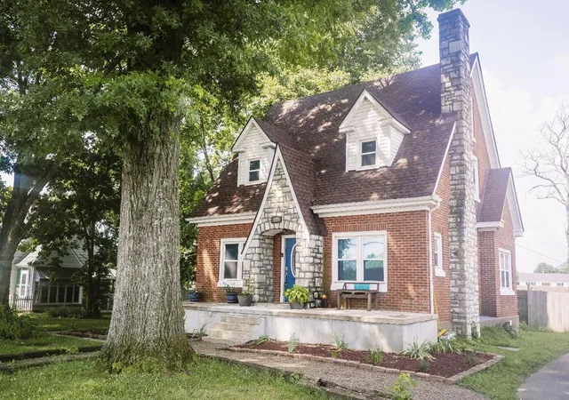 Homes for sale in Lawrenceburg, KY | 615 N Main St, Lawrenceburg, KY 40342 | MLS# 26016656
