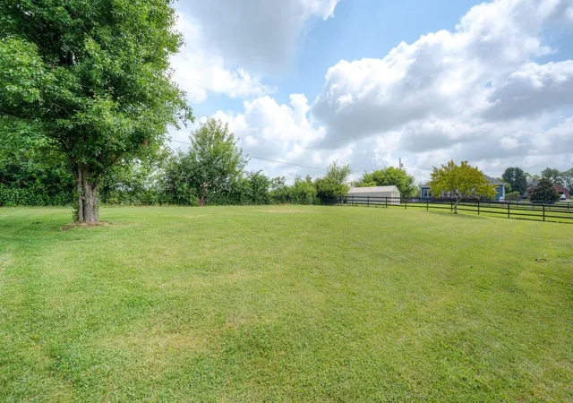 Homes for sale in Frankfort, KY | 108 Pendleton Ln, Frankfort, KY 40601 | MLS# 26016694