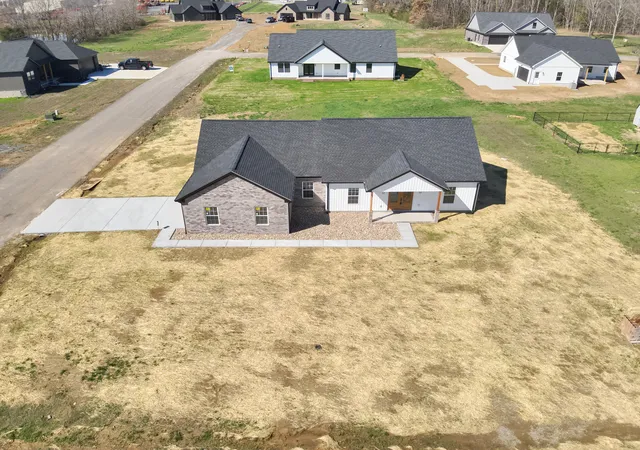Homes for sale in Mayfield, KY | 139 Ayly Estates Dr, Mayfield, KY 42066 | MLS# 26017487