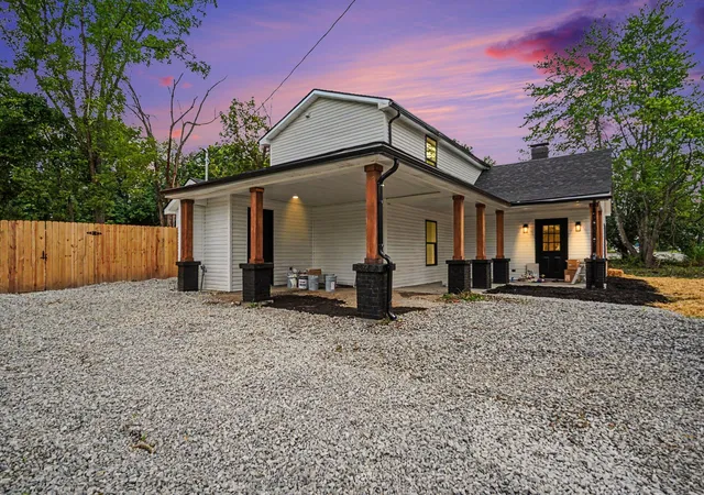 Homes for sale in Lawrenceburg, KY | 1179 Alton Station Rd, Lawrenceburg, KY 40342 | MLS# 26016738