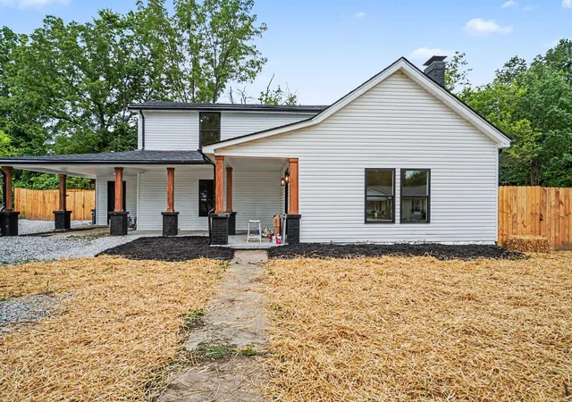 Homes for sale in Lawrenceburg, KY | 1179 Alton Station Rd, Lawrenceburg, KY 40342 | MLS# 26016738