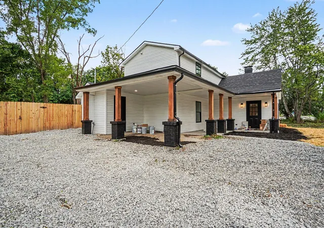 Homes for sale in Lawrenceburg, KY | 1179 Alton Station Rd, Lawrenceburg, KY 40342 | MLS# 26016738