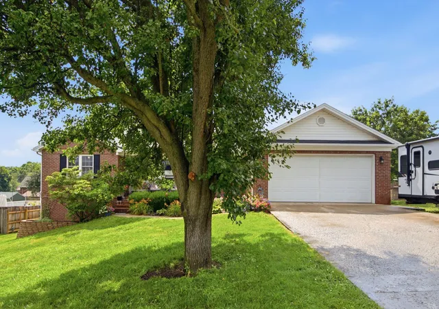 Homes for sale in Harrodsburg, KY | 412 Pope Ave, Harrodsburg, KY 40330 | MLS# 26017541