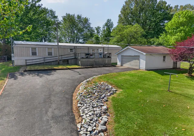 1st image of 4080 Lovelaceville Rd, Paducah, KY 42001 | MLS# 26016713