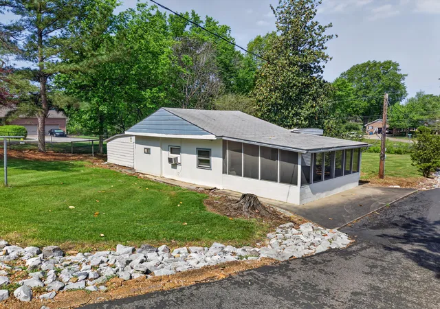 2nd image of 4080 Lovelaceville Rd, Paducah, KY 42001 | MLS# 26016713