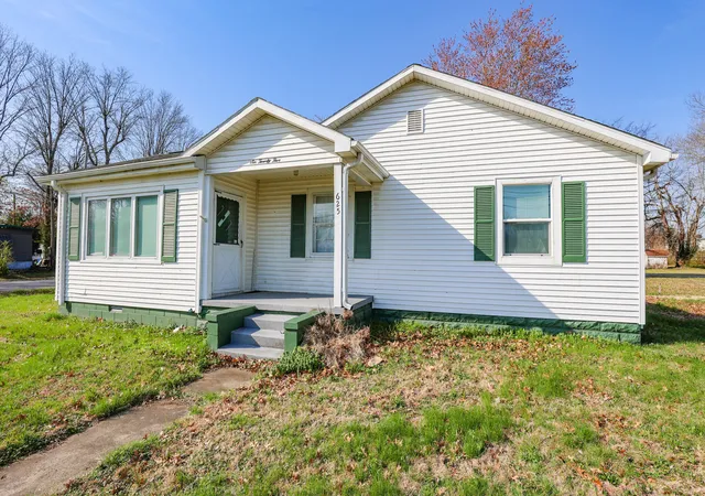 Homes for sale in Paducah, KY | 625 S 28th St, Paducah, KY 42003 | MLS# 26017149