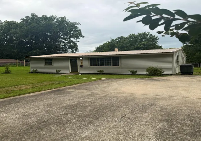 2nd image of 3017 Georgia St, Paducah, KY 42003 | MLS# 26017457