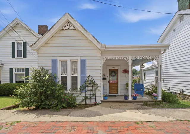 Homes for sale in Georgetown, KY | 303 S Broadway St, Georgetown, KY 40324 | MLS# 26017123