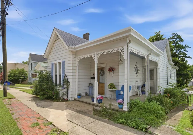 Homes for sale in Georgetown, KY | 303 S Broadway St, Georgetown, KY 40324 | MLS# 26017123