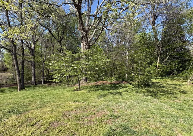 Photo 3 of Single family home for sale at 116 Edgewood Dr, Cadiz, KY 42211 | MLS# 26018621 | Listing updated on 2026-10-06