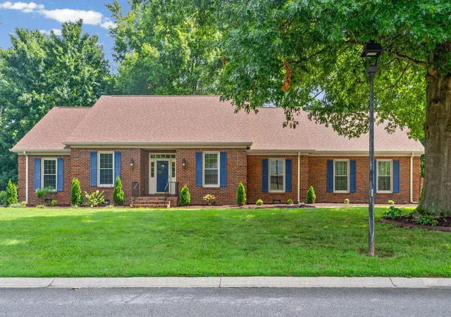 Single family home for sale at 14 Harton Pl, Hopkinsville, KY 42240 | MLS# 26020777