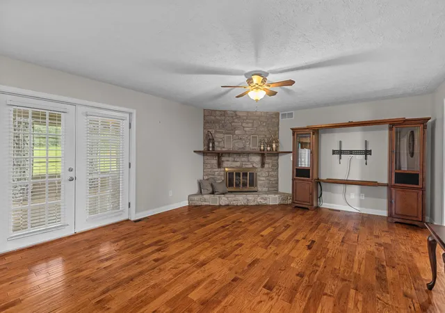 Homes for sale in Winchester, KY | 215 Delaplain Rd, Winchester, KY 40391 | MLS# 26016762