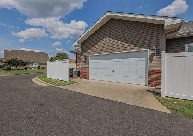 Homes for sale in Paducah, KY | 3279 Mallard Cir, Paducah, KY 42001 | MLS# 26017050
