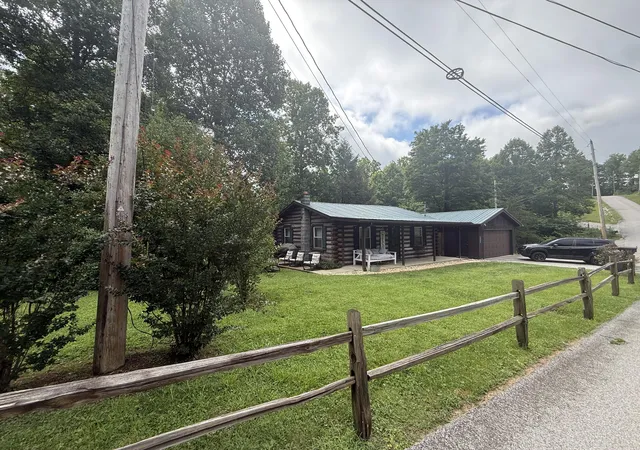 Photo 3 of Single family home for sale at 1227 Fount Hubbard Rd, London, KY 40741 | MLS# 26016786 | Listing updated on 2026-10-19