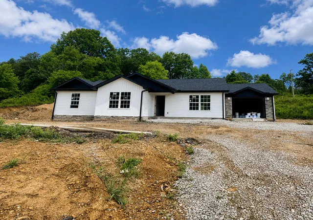 Homes for sale in Corbin, KY | 742 E Hwy 552, Corbin, KY 40701 | MLS# 26016798