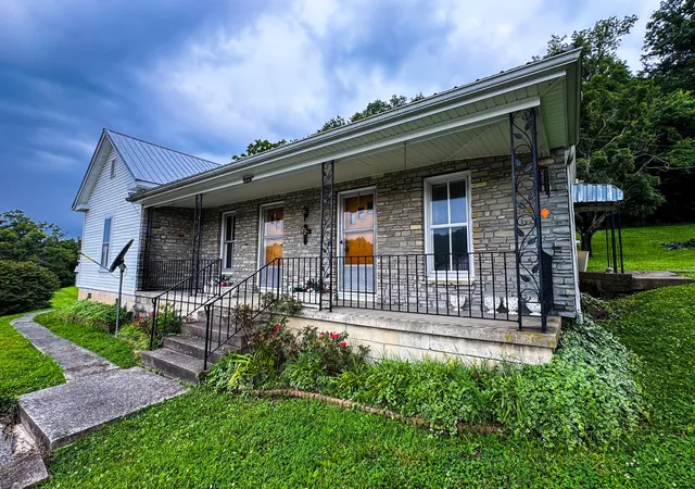 Homes for sale in Lawrenceburg, KY | 2970 Glensboro Rd, Lawrenceburg, KY 40342 | MLS# 26016962