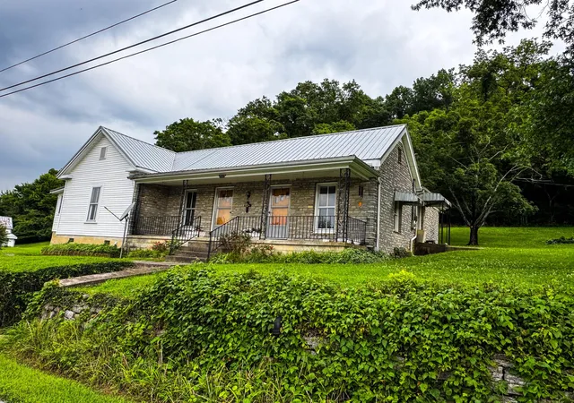 Homes for sale in Lawrenceburg, KY | 2970 Glensboro Rd, Lawrenceburg, KY 40342 | MLS# 26016962