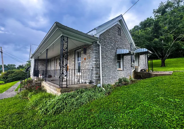 Homes for sale in Lawrenceburg, KY | 2970 Glensboro Rd, Lawrenceburg, KY 40342 | MLS# 26016962