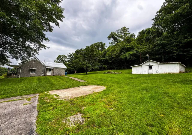Homes for sale in Lawrenceburg, KY | 2970 Glensboro Rd, Lawrenceburg, KY 40342 | MLS# 26016962