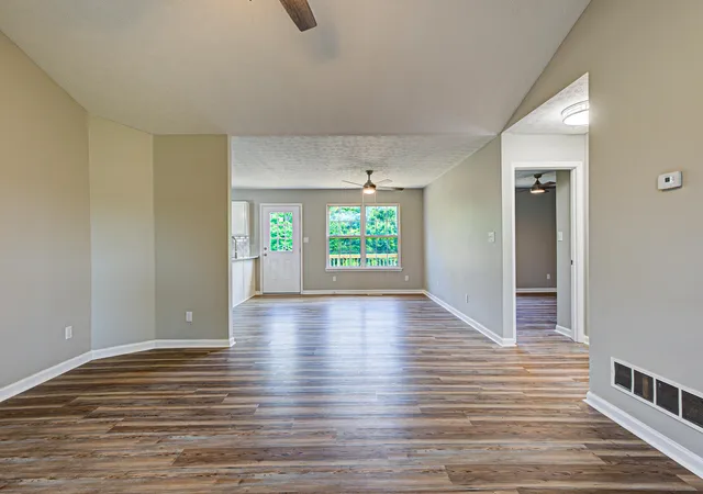 Photo 4 of Sale Pending at 138 Kimberly Ct, Taylorsville, KY 40071 | MLS# 26017117 | Listing updated on 2026-10-06