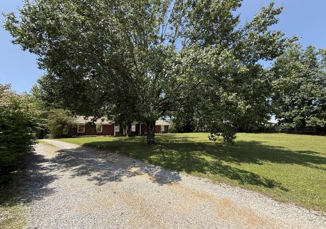 Homes for sale in London, KY | 1401 Old Whitley Rd, London, KY 40744 | MLS# 26016904