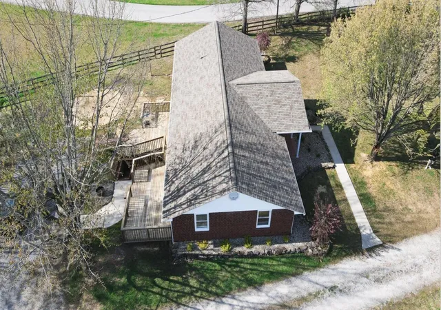 Homes for sale in London, KY | 1401 Old Whitley Rd, London, KY 40744 | MLS# 26016904