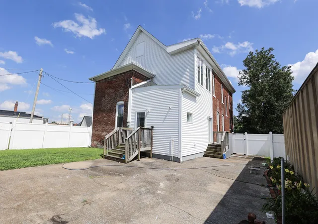 Photo 3 of Single family home for sale at 807 & 815 Jefferson St, Paducah, KY 42001 | MLS# 26017347 | Listing updated on 2026-10-29