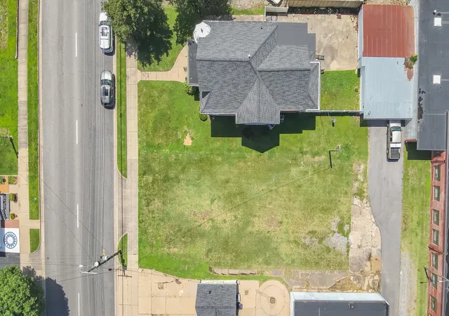 Photo 4 of Single family home for sale at 807 & 815 Jefferson St, Paducah, KY 42001 | MLS# 26017347 | Listing updated on 2026-10-29