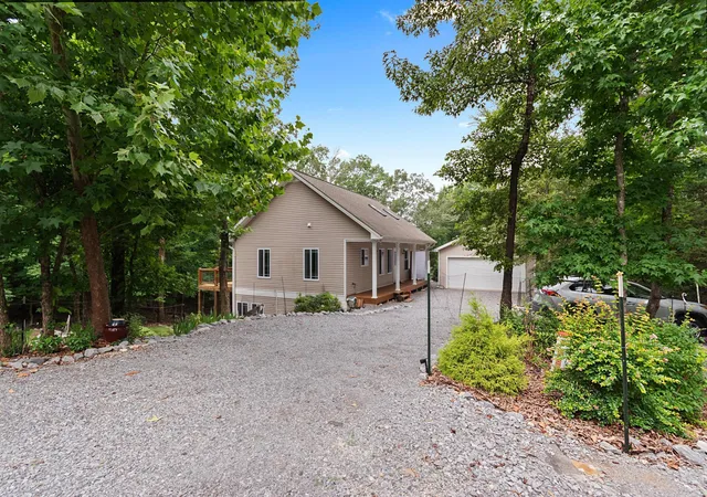 Homes for sale in Cadiz, KY | 134 Tall Oaks Cir, Cadiz, KY 42211 | MLS# 26017305