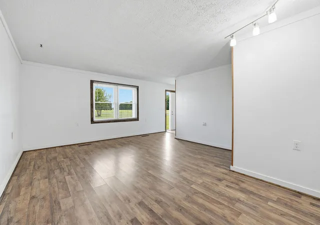 Photo 4 of Single family home for sale at 391 Ezell Rd, Murray, KY 42071 | MLS# 26016913 | Listing updated on 2026-07-20