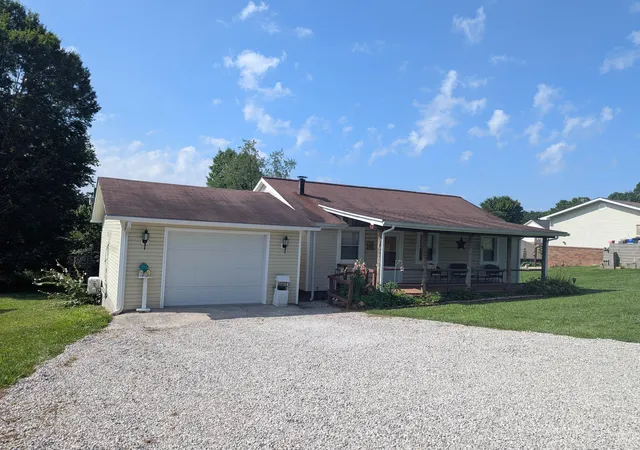 Homes for sale in Lily, KY | 3107 E Hwy 552, Lily, KY 40740 | MLS# 26016963