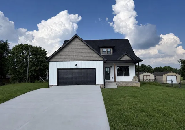 Homes for sale in Lawrenceburg, KY | 2140 Indian Trl, Lawrenceburg, KY 40342 | MLS# 26016936