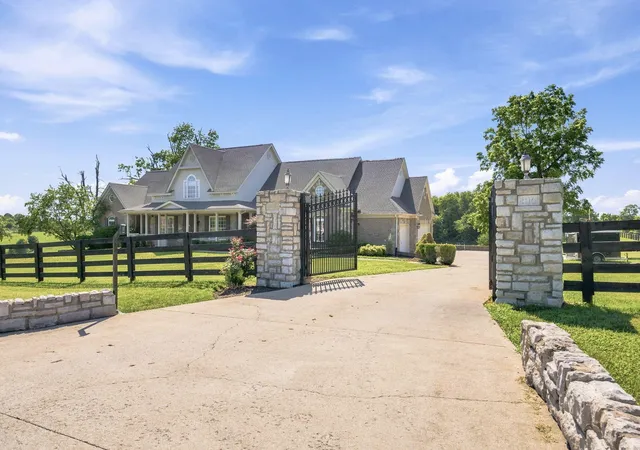 Photo 4 of Single family home for sale at 106 Stirling Ln, Versailles, KY 40383 | MLS# 26017108 | Listing updated on 2026-07-19