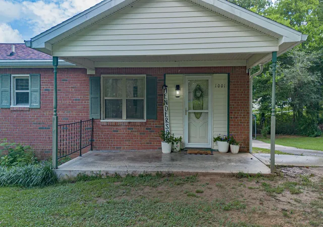 Photo 2 of Sale Pending at 1001 Oak Grv Cir, Benton, KY 42025 | MLS# 26018613 | Listing updated on 2026-07-27