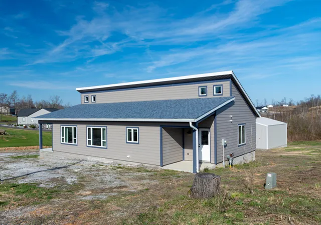 Photo 3 of Single family home for sale at 214 Kentucky Ave, Gilbertsville, KY 42044 | MLS# 26017066 | Listing updated on 2026-10-09
