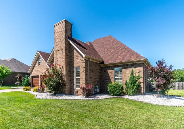 Homes for sale in Richmond, KY | 114 Castlewood Dr, Richmond, KY 40475 | MLS# 26018397