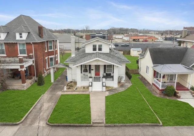 Photo 2 of Single family home for sale at 1128 Jefferson St, Paducah, KY 42001 | MLS# 26018576 | Listing updated on 2026-09-10
