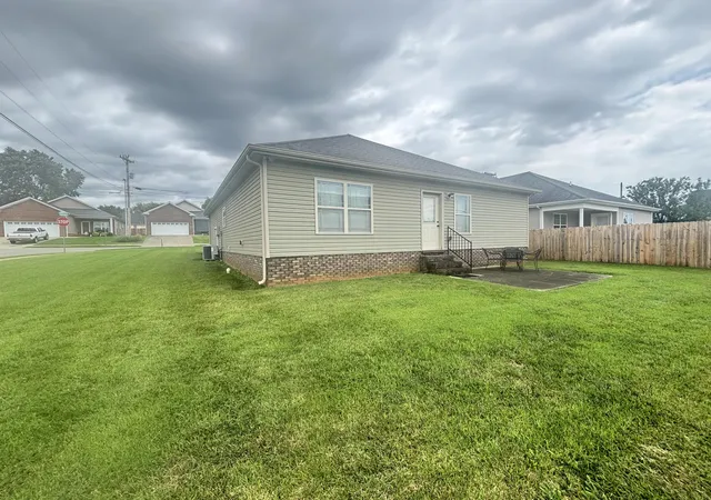 Homes for sale in Hopkinsville, KY | 502 Bridle Wy, Hopkinsville, KY 42240 | MLS# 26017104