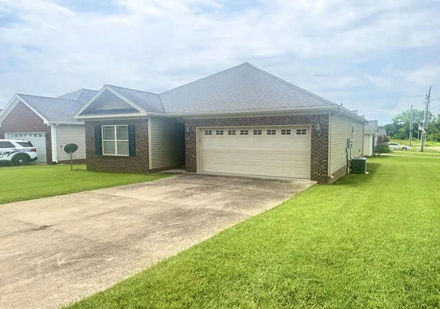 Homes for sale in Hopkinsville, KY | 502 Bridle Wy, Hopkinsville, KY 42240 | MLS# 26017104
