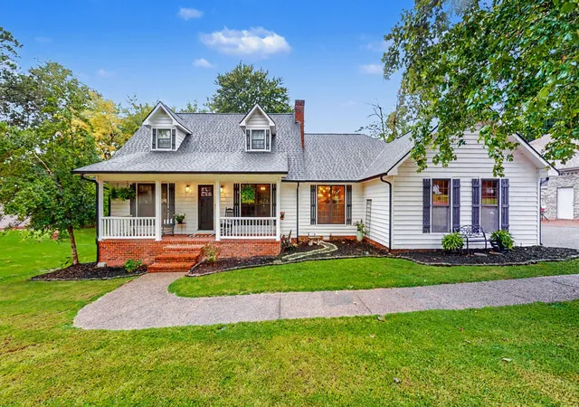 Photo 1 of Sale Pending at 3725 Jenn Ln, Paducah, KY 42001 | MLS# 26019050 | Listing updated on 2026-08-28