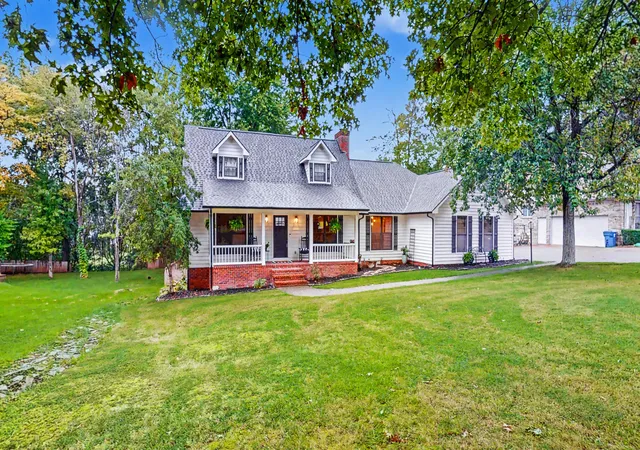 Photo 2 of Sale Pending at 3725 Jenn Ln, Paducah, KY 42001 | MLS# 26019050 | Listing updated on 2026-08-28