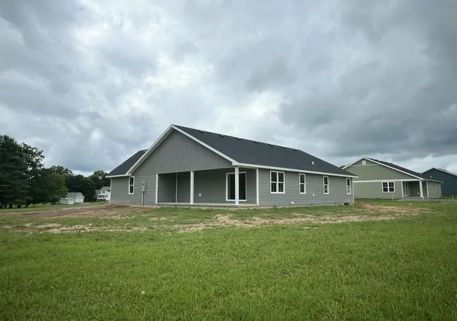 Photo 3 of Single family home for sale at 121 Deerview Ln, Russell Springs, KY 42642 | MLS# 26017511 | Listing updated on 2026-07-10