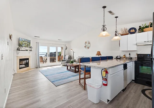 Listing Photo 3 - Condo for sale in building located at 107 Grn Turtle Bay Dr, Grand Rivers, KY 42045